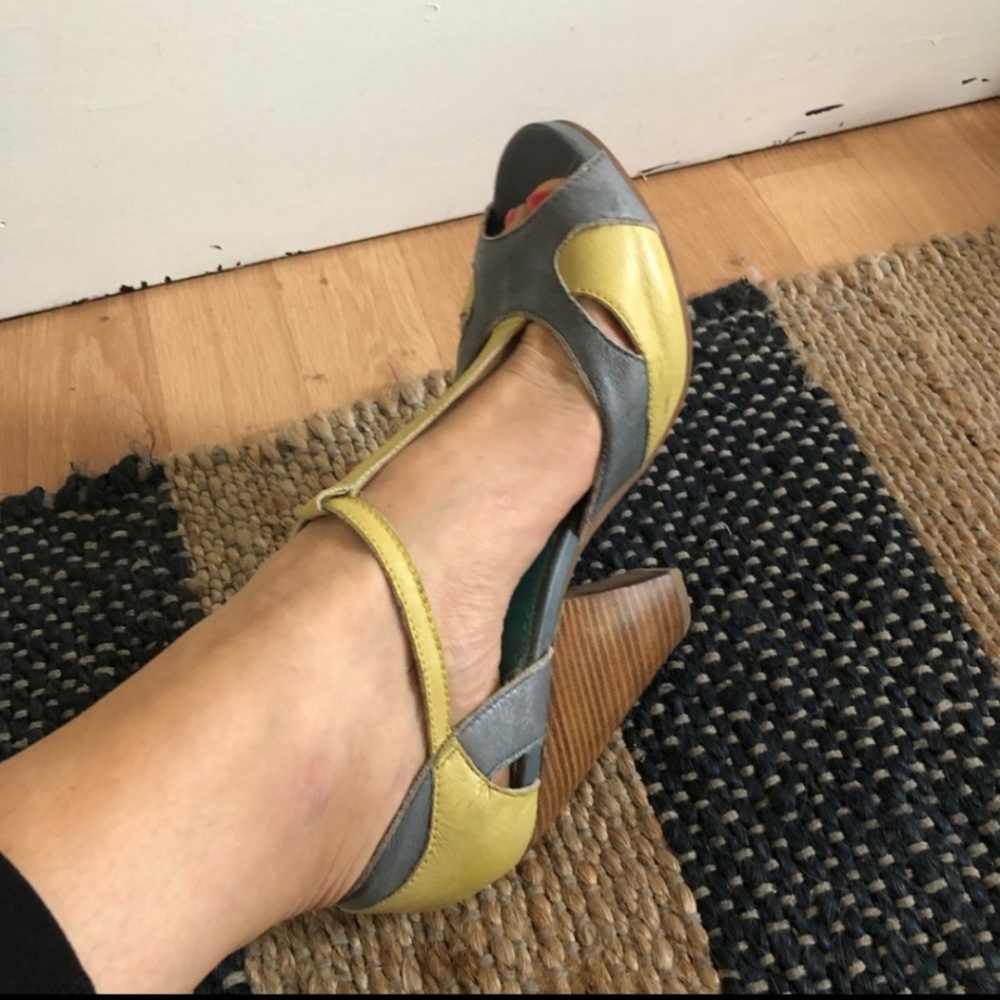 Seychelles heels grey & yellow heels